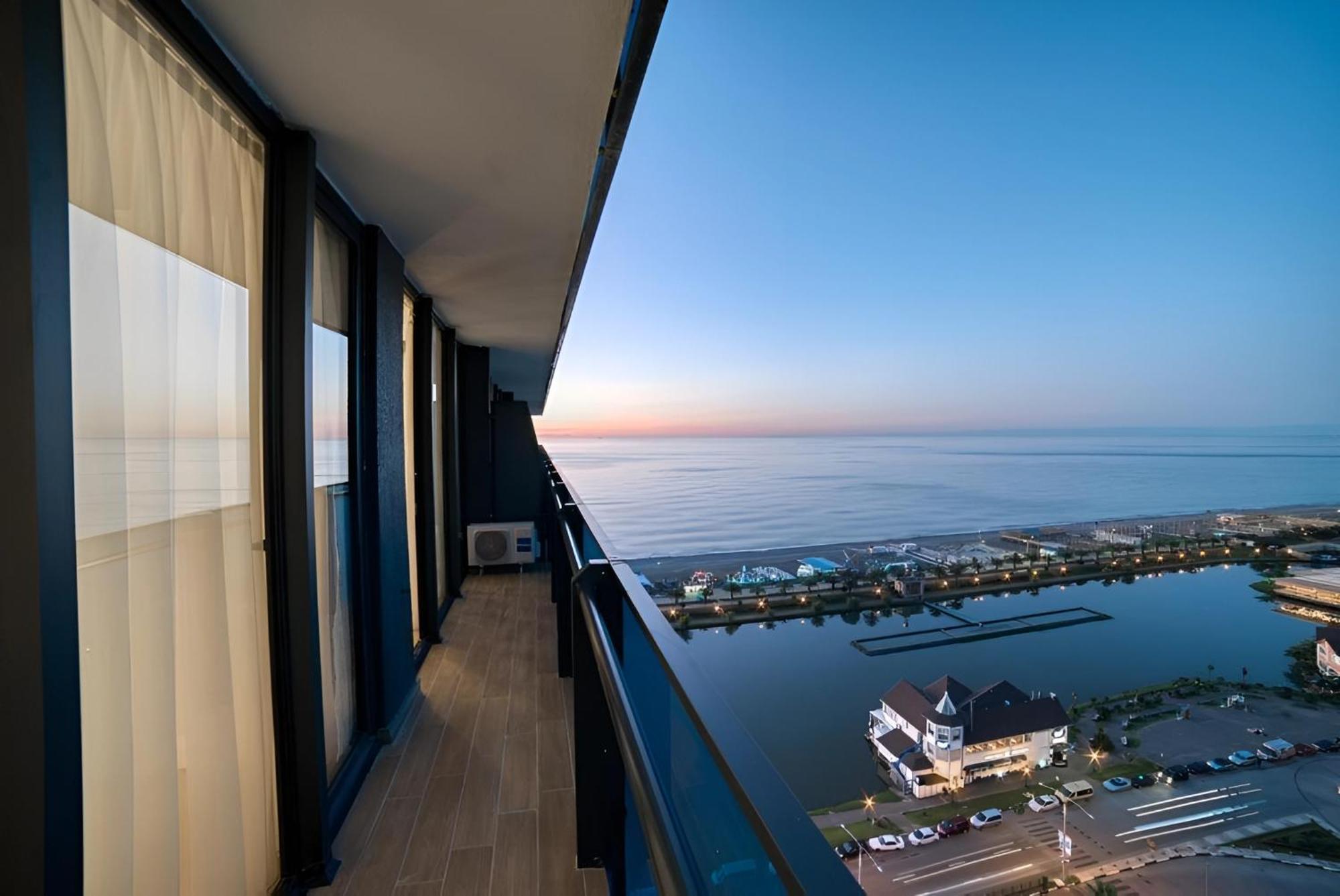Orbi Batumi City Beach View Hotel Екстер'єр фото